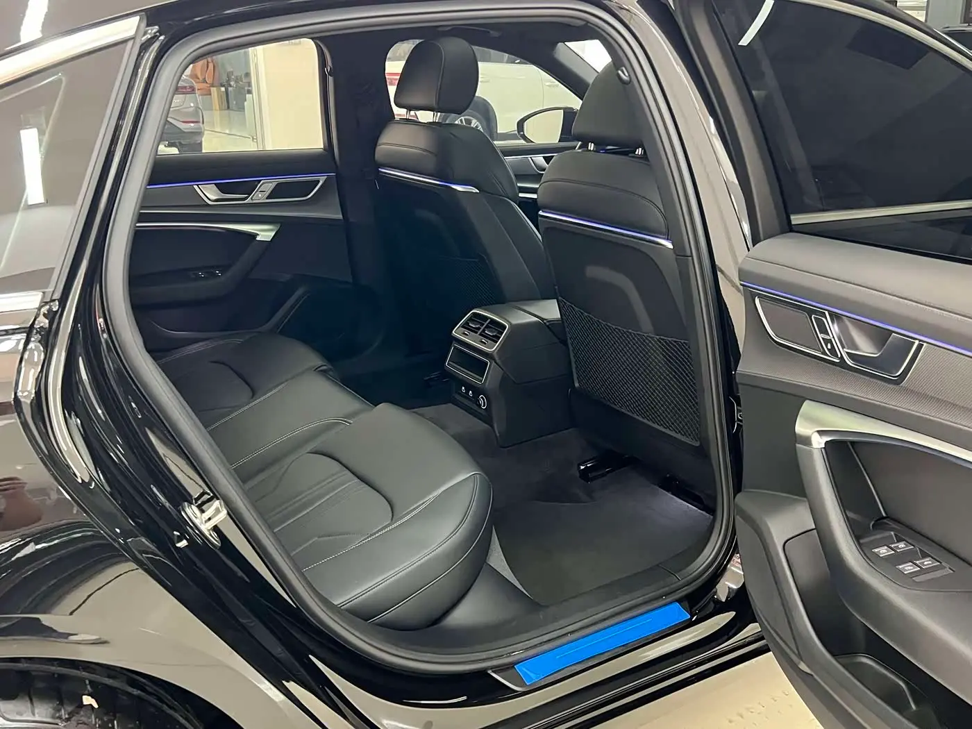 Audi A6L 2025 — Photo 12/18