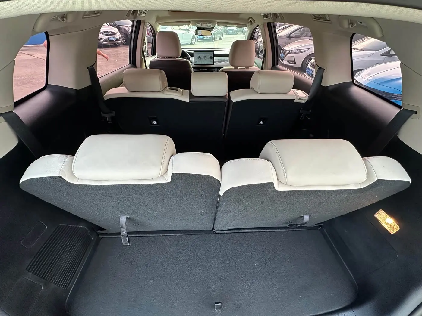 BYD Song MAX New Energy 2023 — Фото 10/15