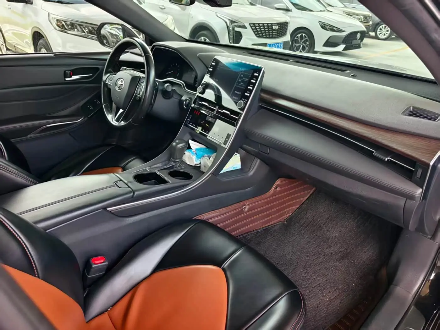 Toyota Avalon 2019 — Photo 7/12