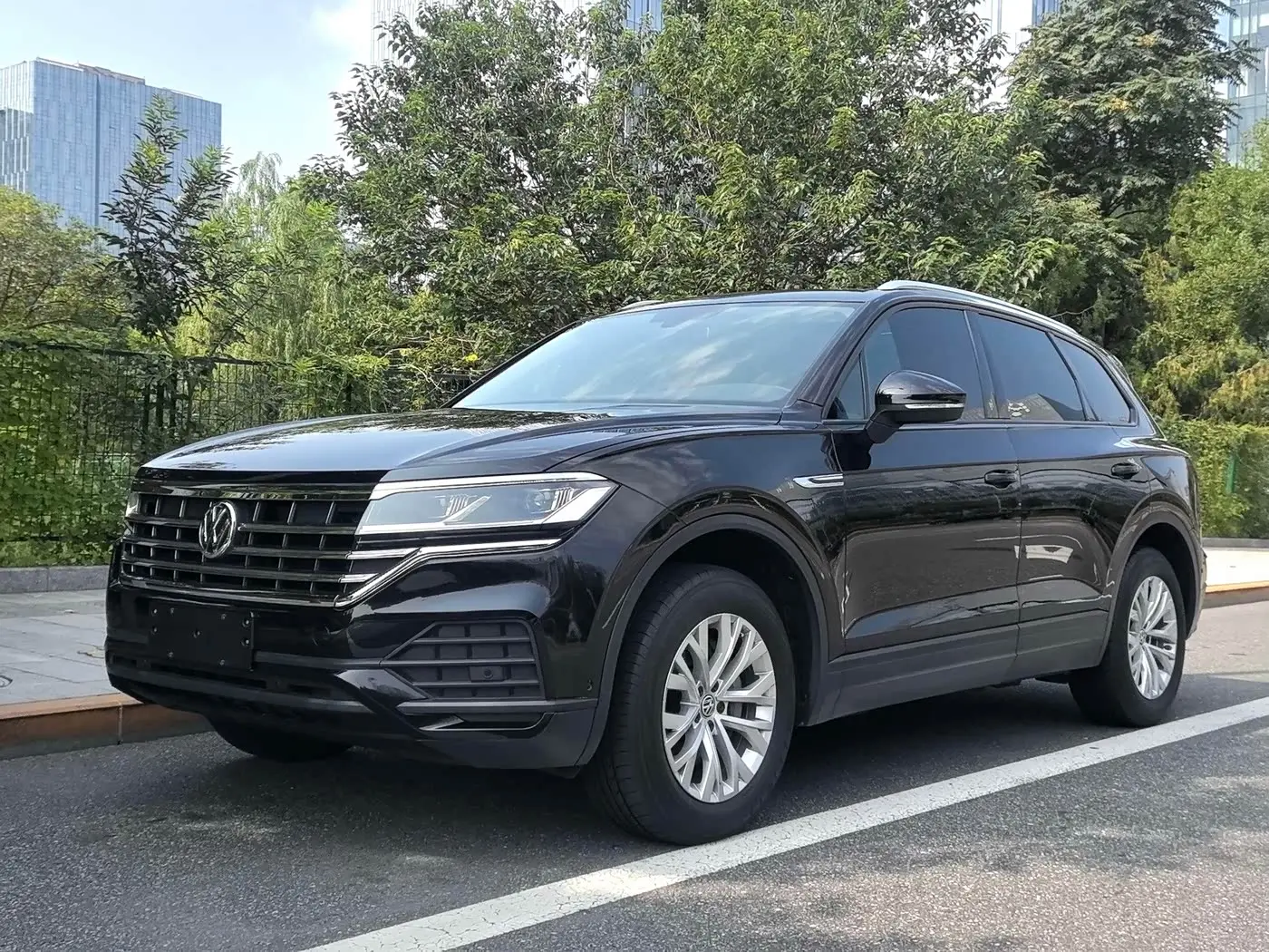 Volkswagen Touareg 2019 — Photo 1/11