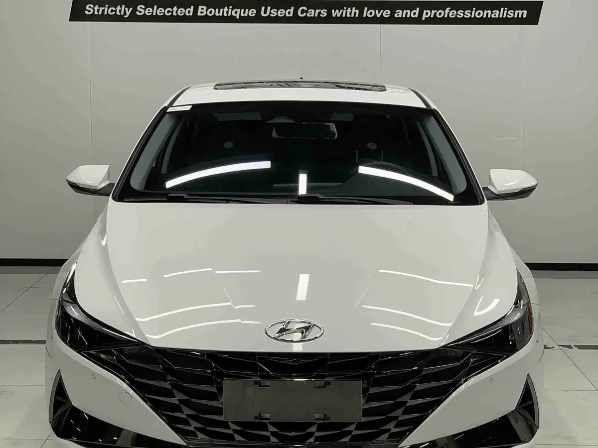 Hyundai Elantra 2022 — Фото 2/10