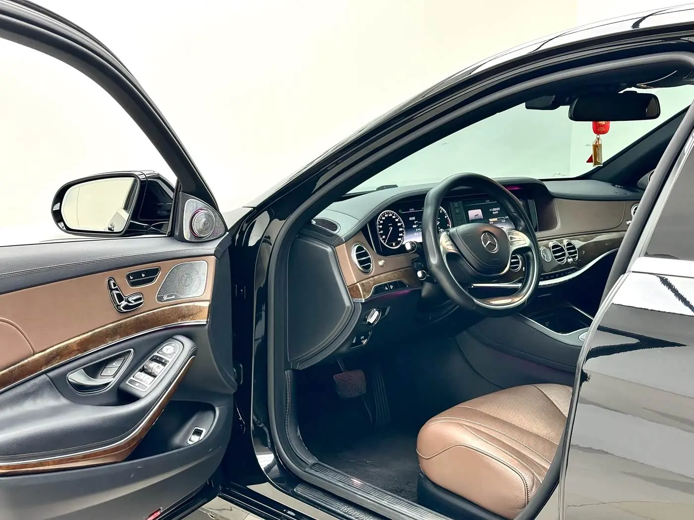 Mercedes-Benz S-Class 2015 — Photo 3/14