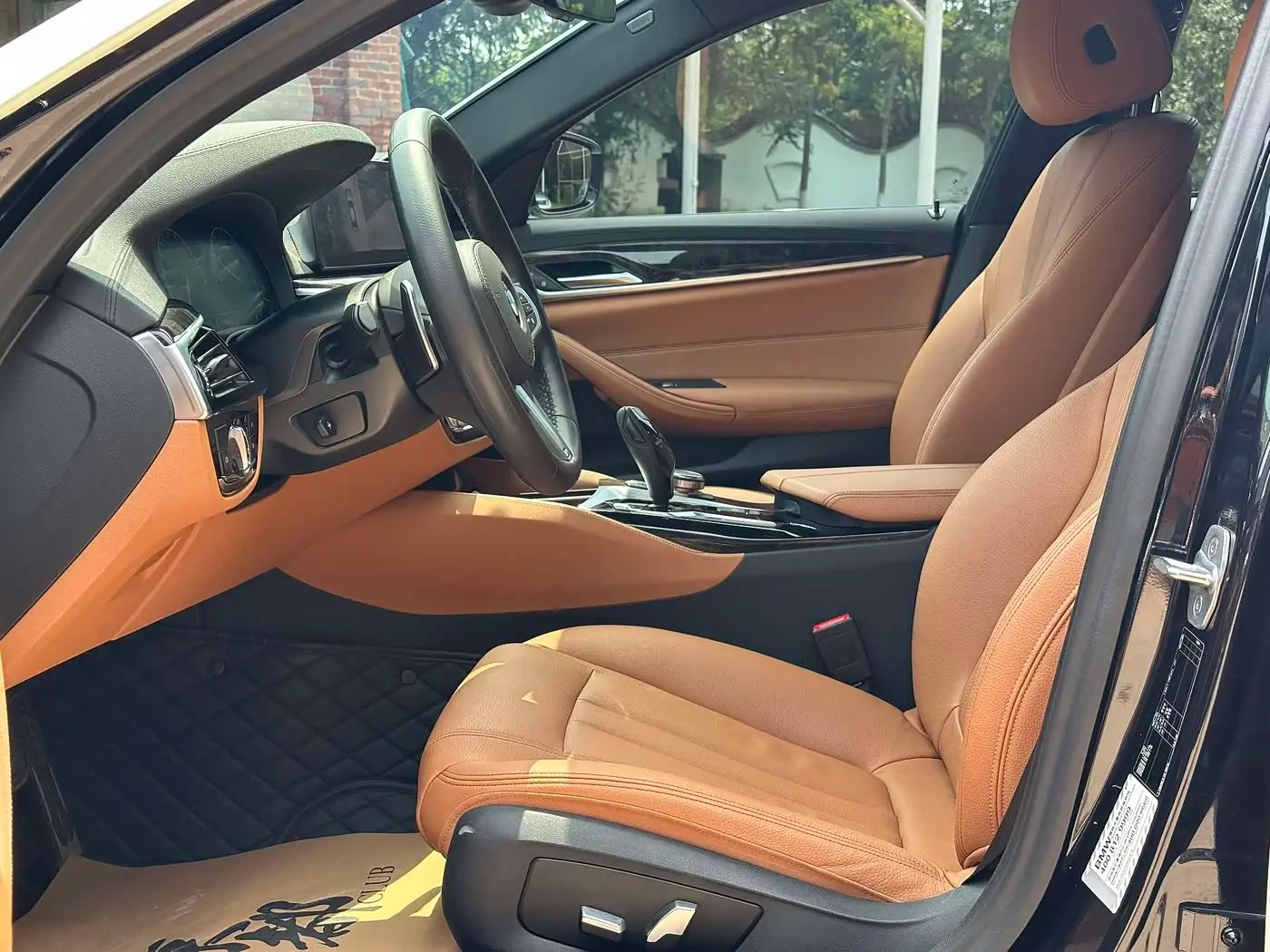BMW 5 Series 2019 — ფოტო 7/20