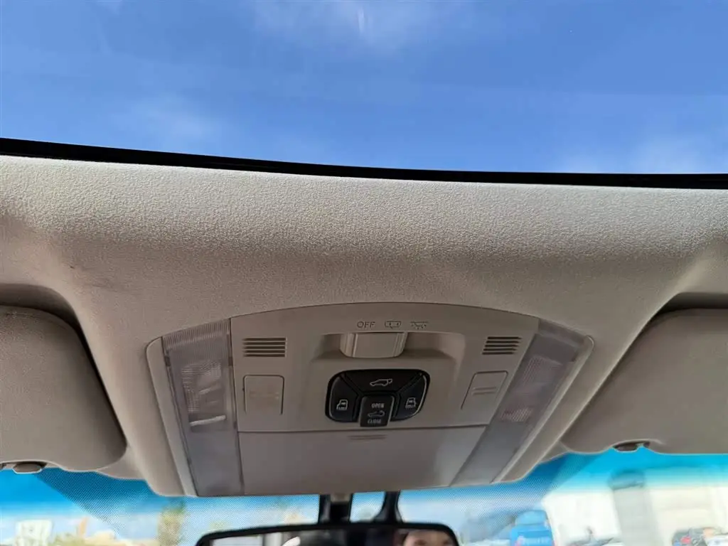 Toyota Alphard 2015 — Photo 19/20