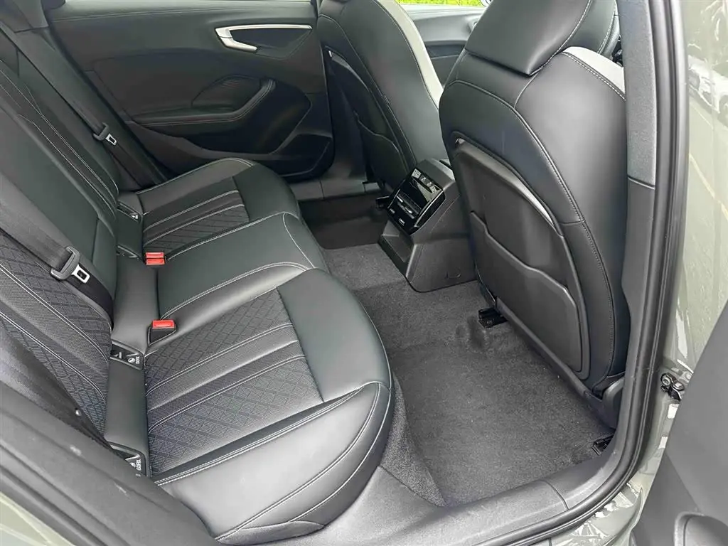 Audi A5L 2025 — Photo 10/20