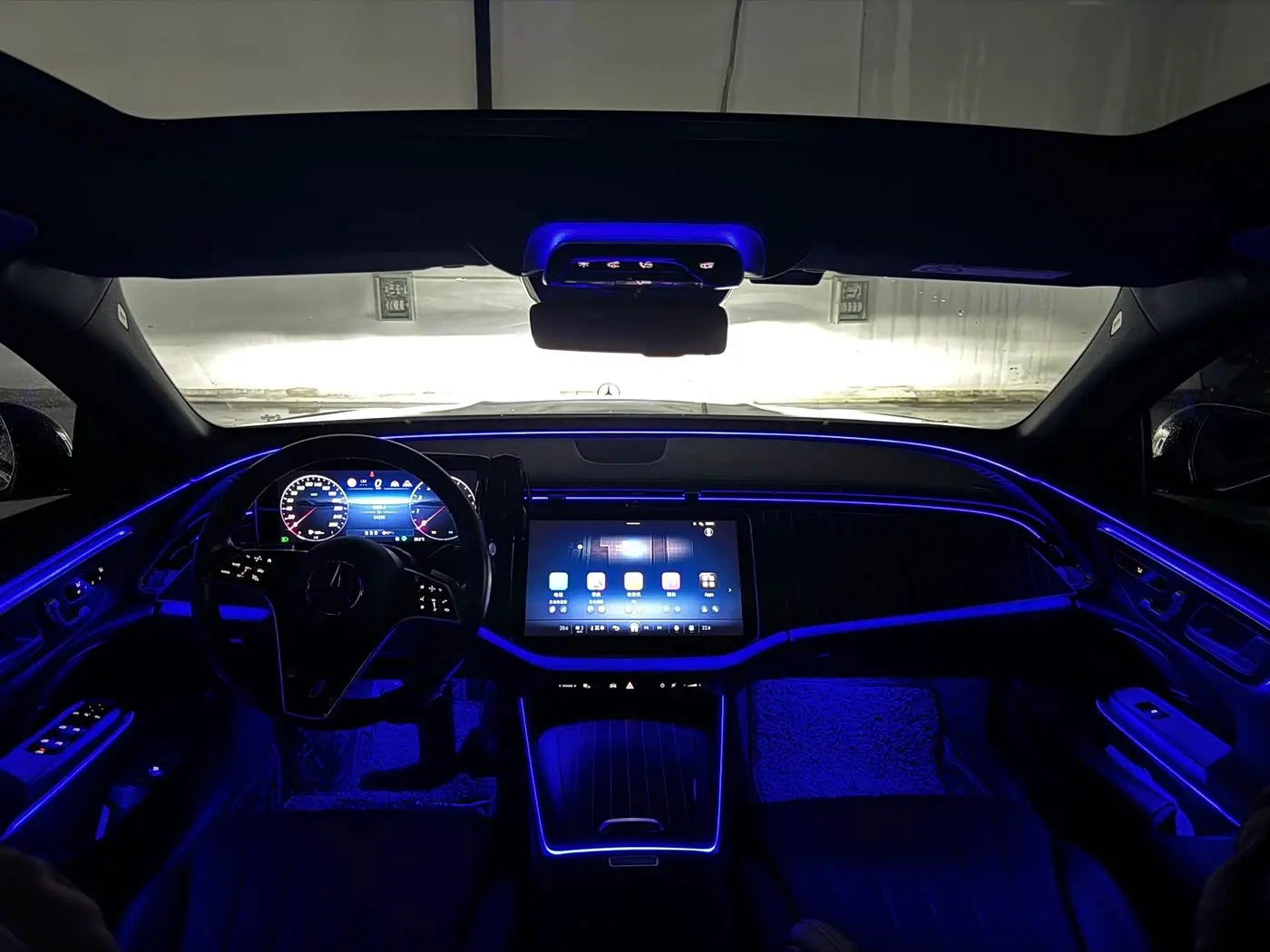Mercedes-Benz E-Class 2024 — Photo 11/20