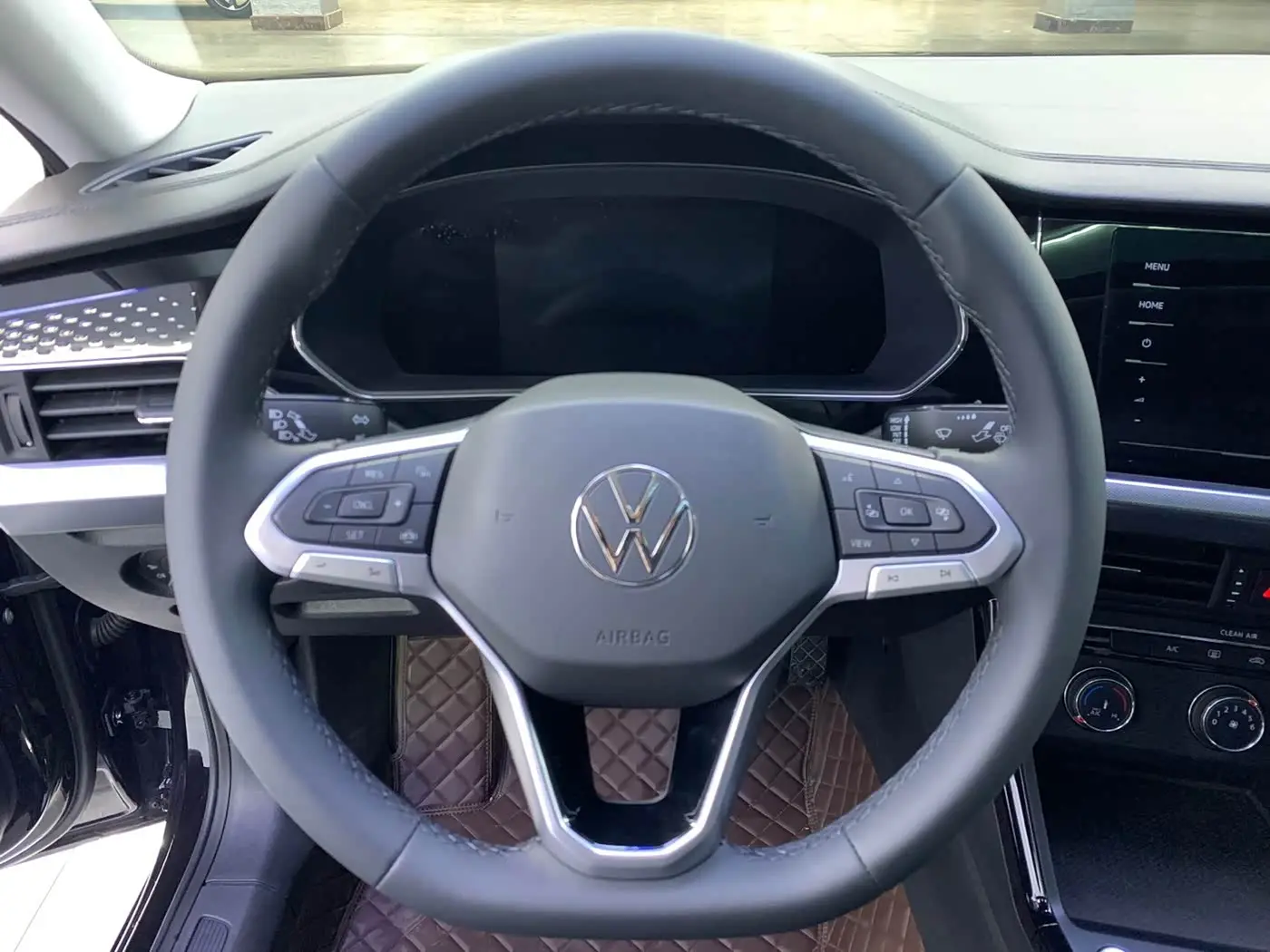 Volkswagen Passat 2022 — Photo 6/20