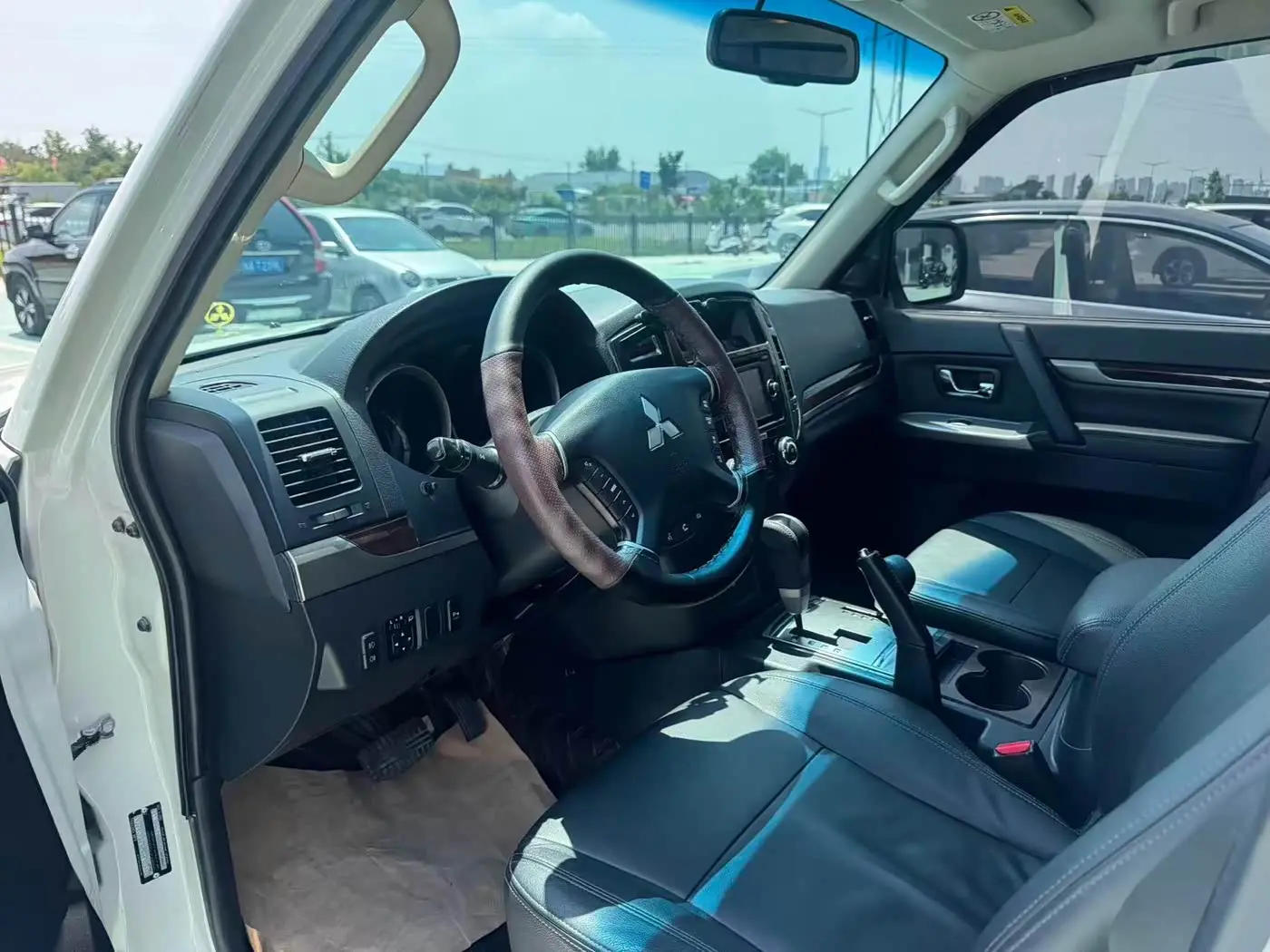 Mitsubishi Pajero 2020 — Şəkil 4/9
