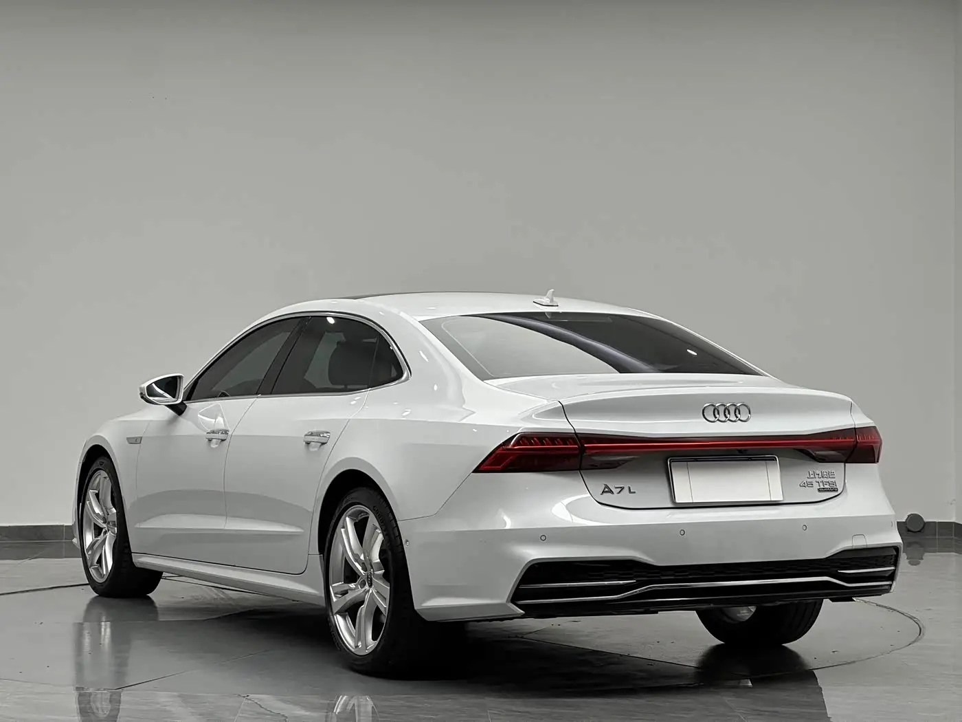 Audi A7L 2023 — Фото 6/20