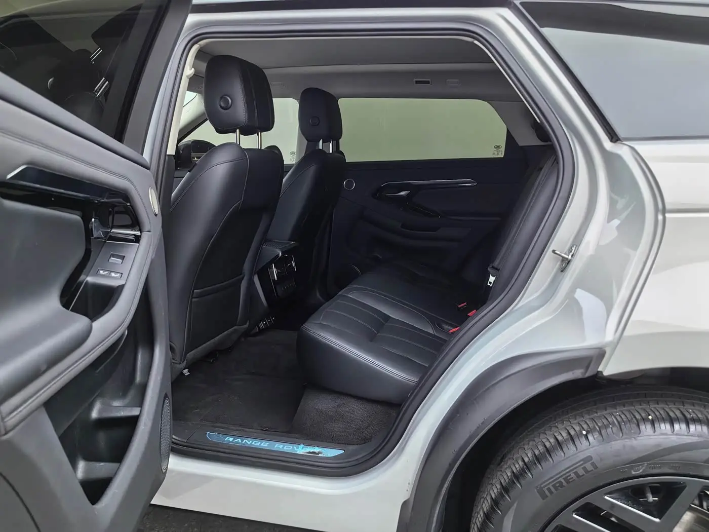 Land Rover Range Rover Evoque 2022 — Фото 13/20