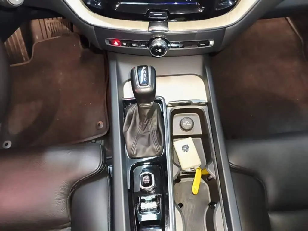 Volvo XC60 2019 — Фото 14/20