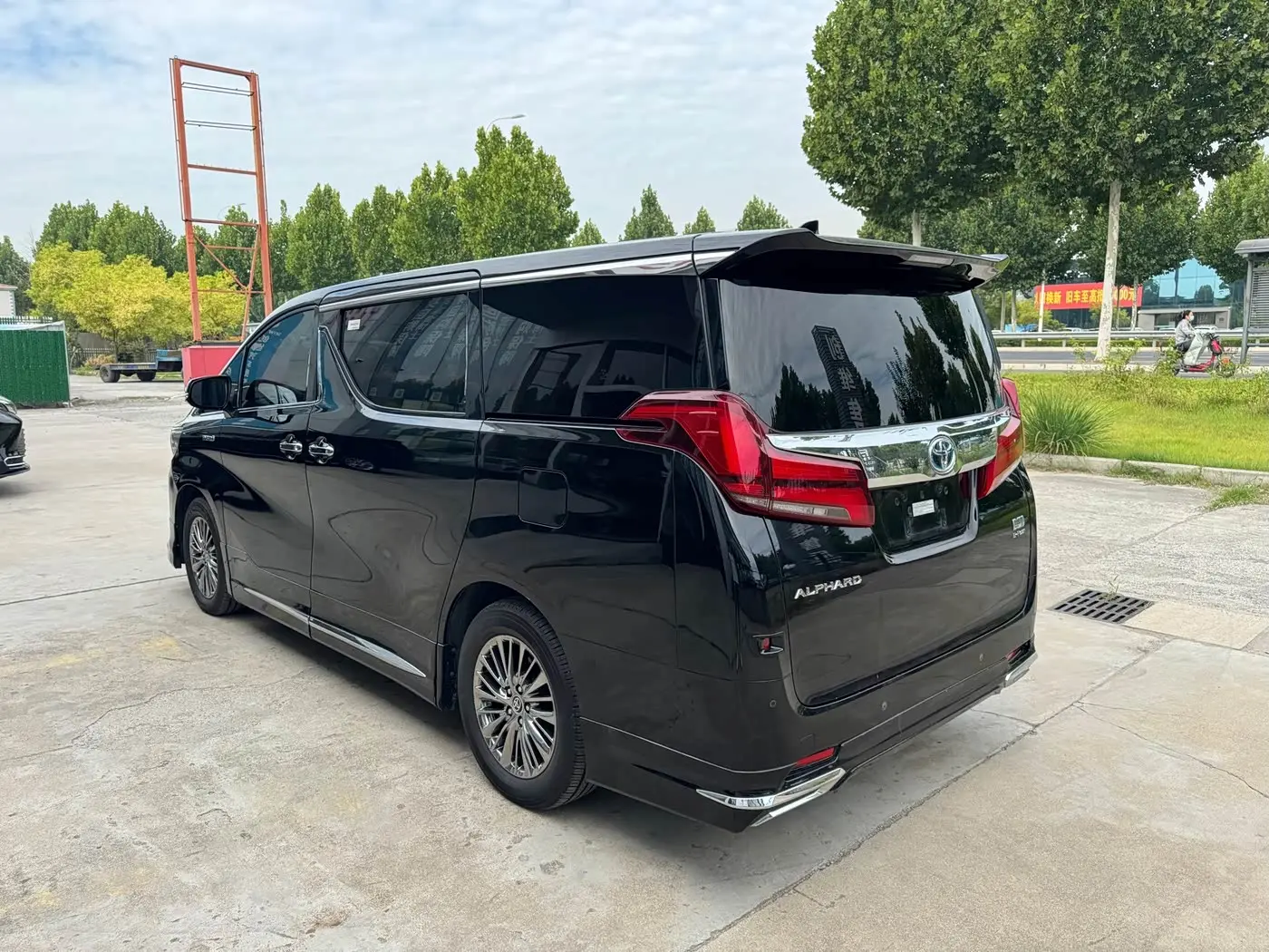 Toyota Alphard 2022 — Photo 15/15