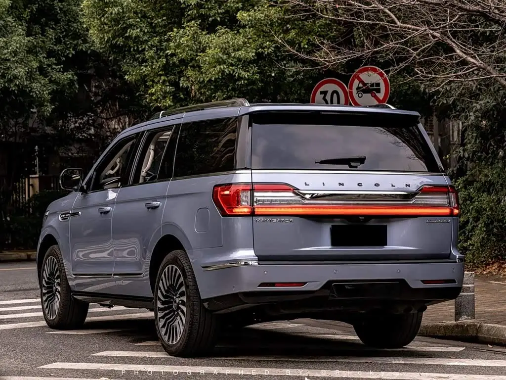 Lincoln Navigator 2020 — Фото 17/18