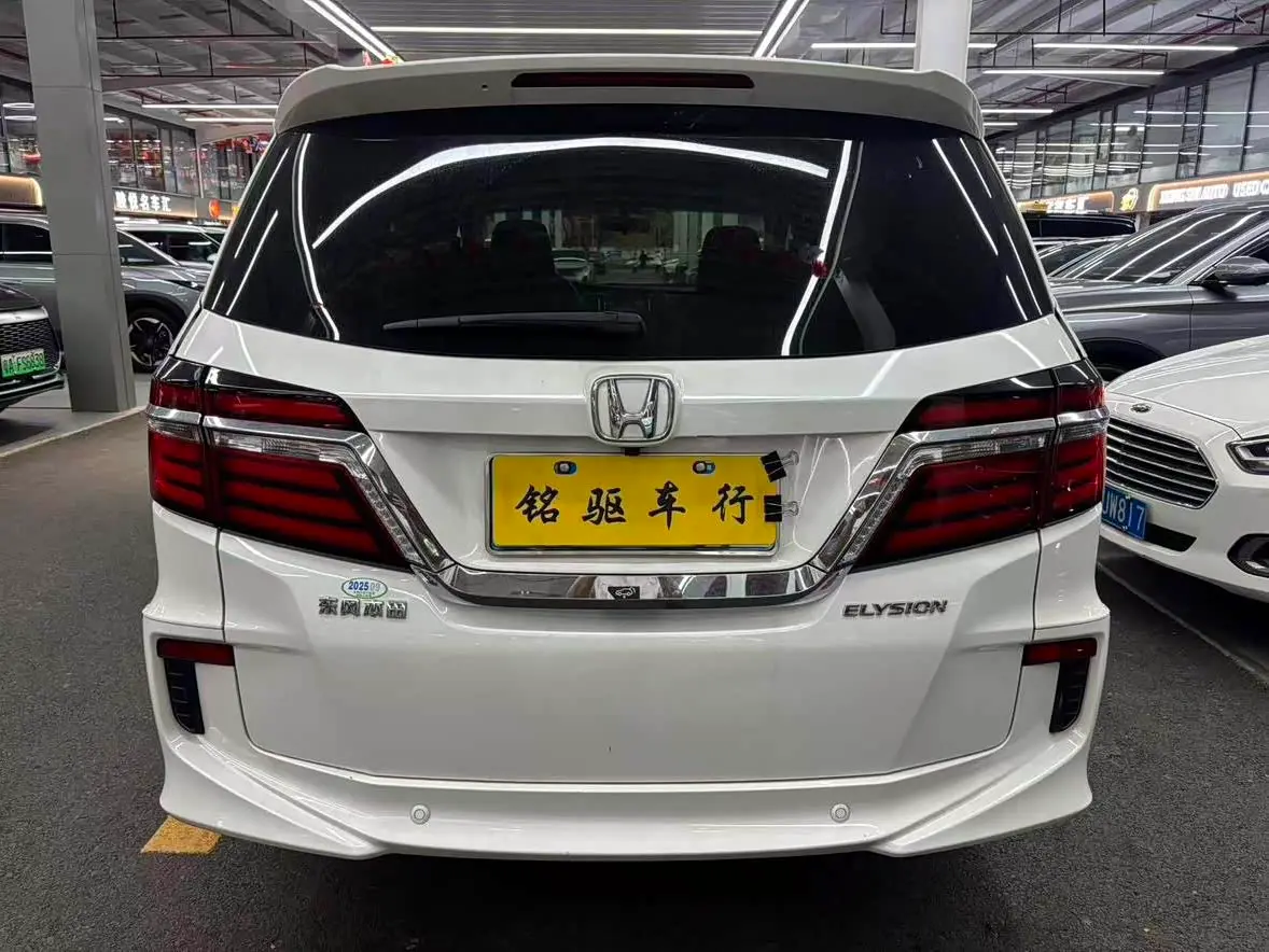 Honda Elysion 2018 — Photo 7/18