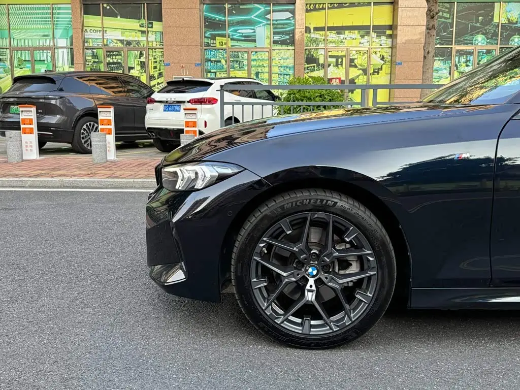 BMW 3 Series 2025 — Photo 7/20