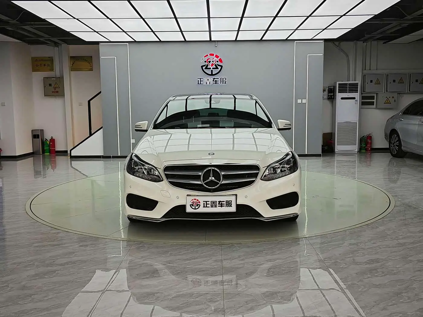 Mercedes-Benz E-Class 2014 — Фото 2/16