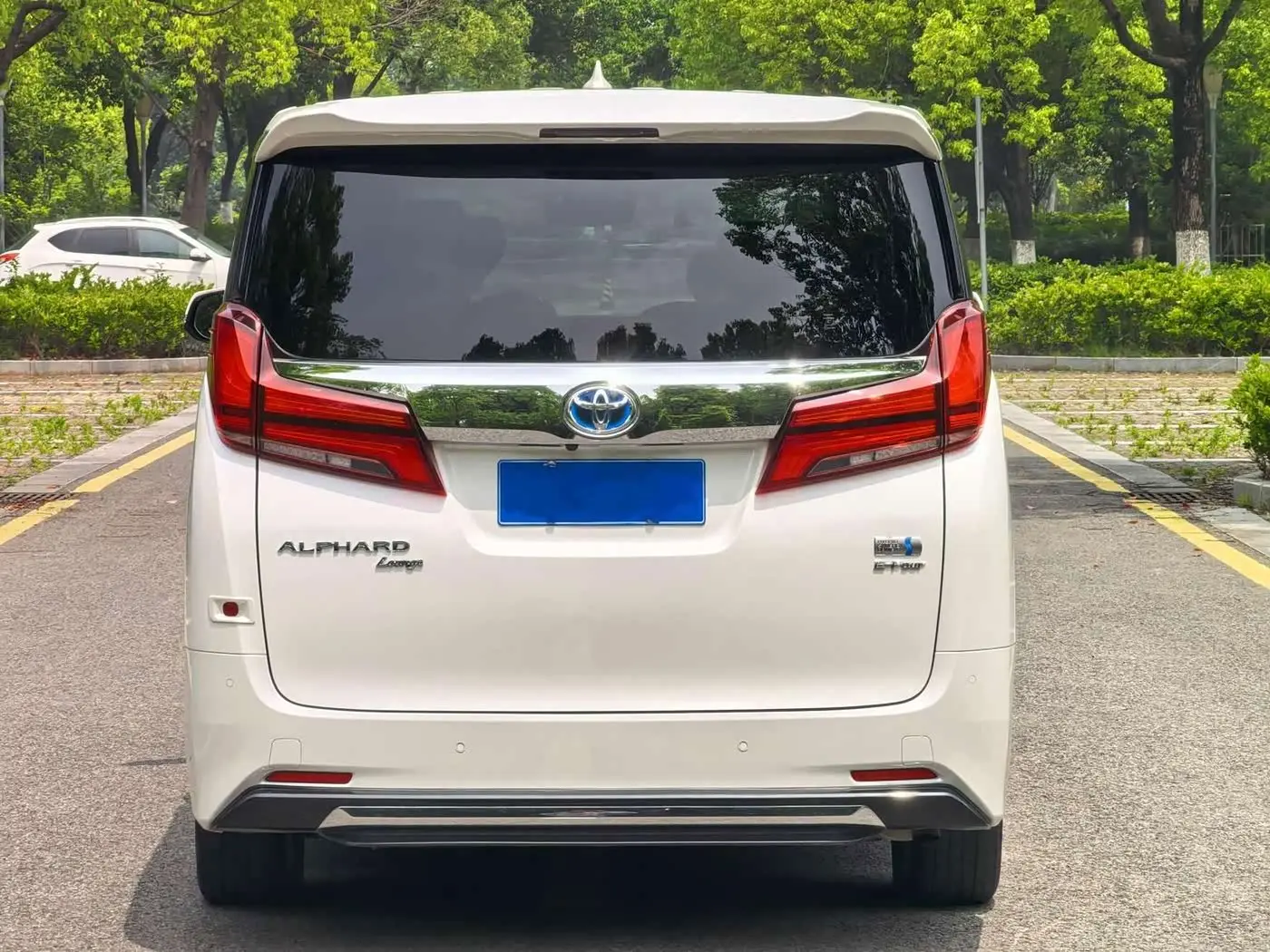 Toyota Alphard 2021 — Photo 5/17