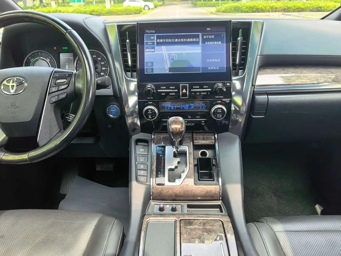 Toyota Alphard 2021 — Photo 13/17