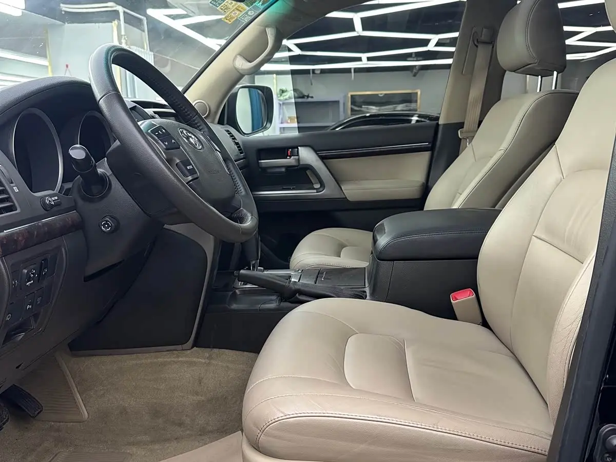 Toyota Land Cruiser 2011 — ფოტო 4/18