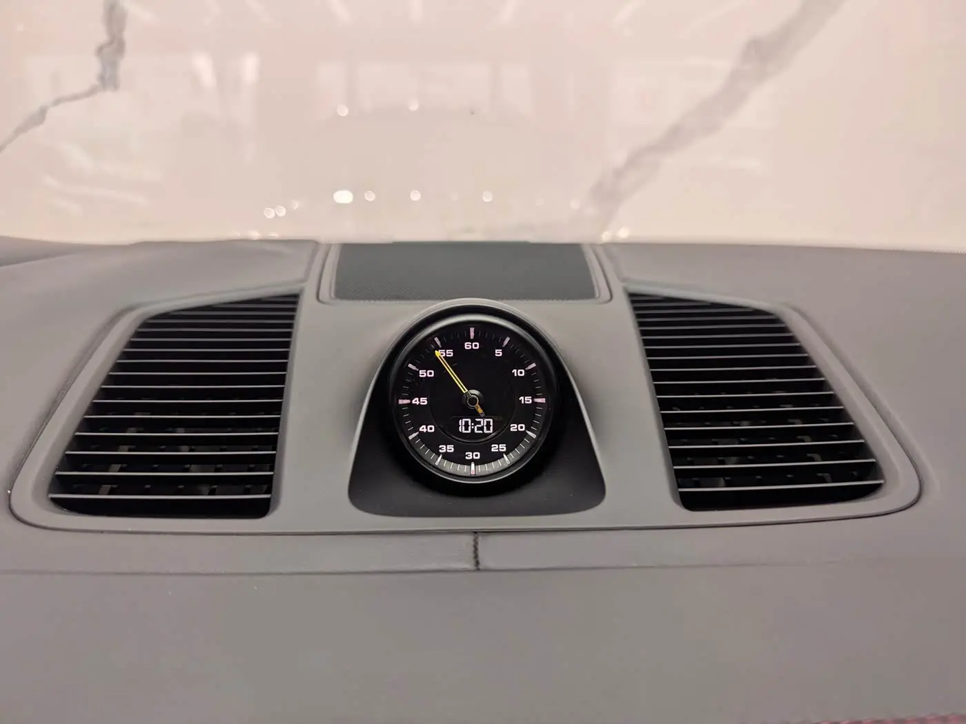 Porsche Cayenne New Energy 2020 — Photo 15/20