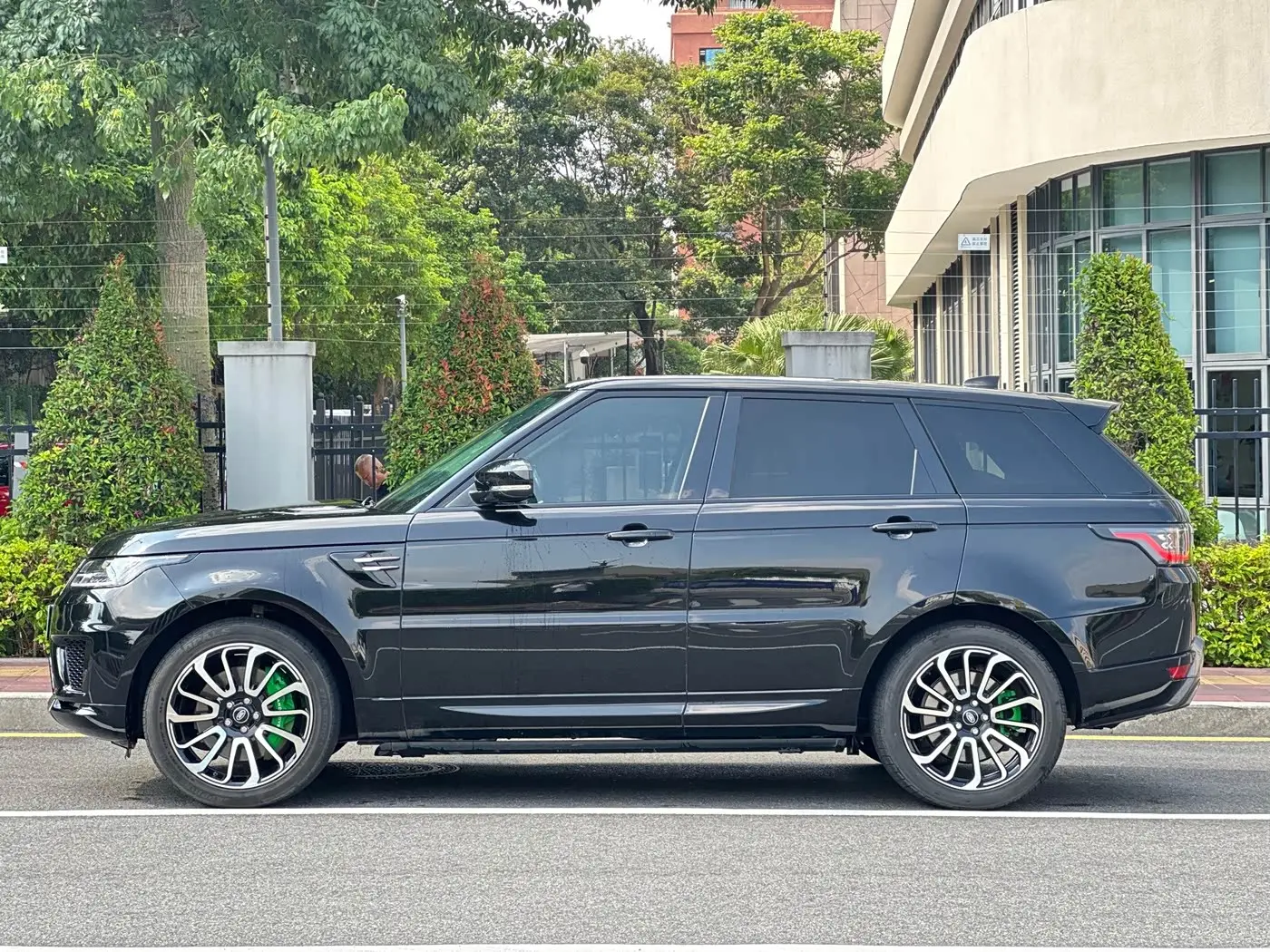 Land Rover Range Rover Sport PHEV 2019 — Фото 7/13