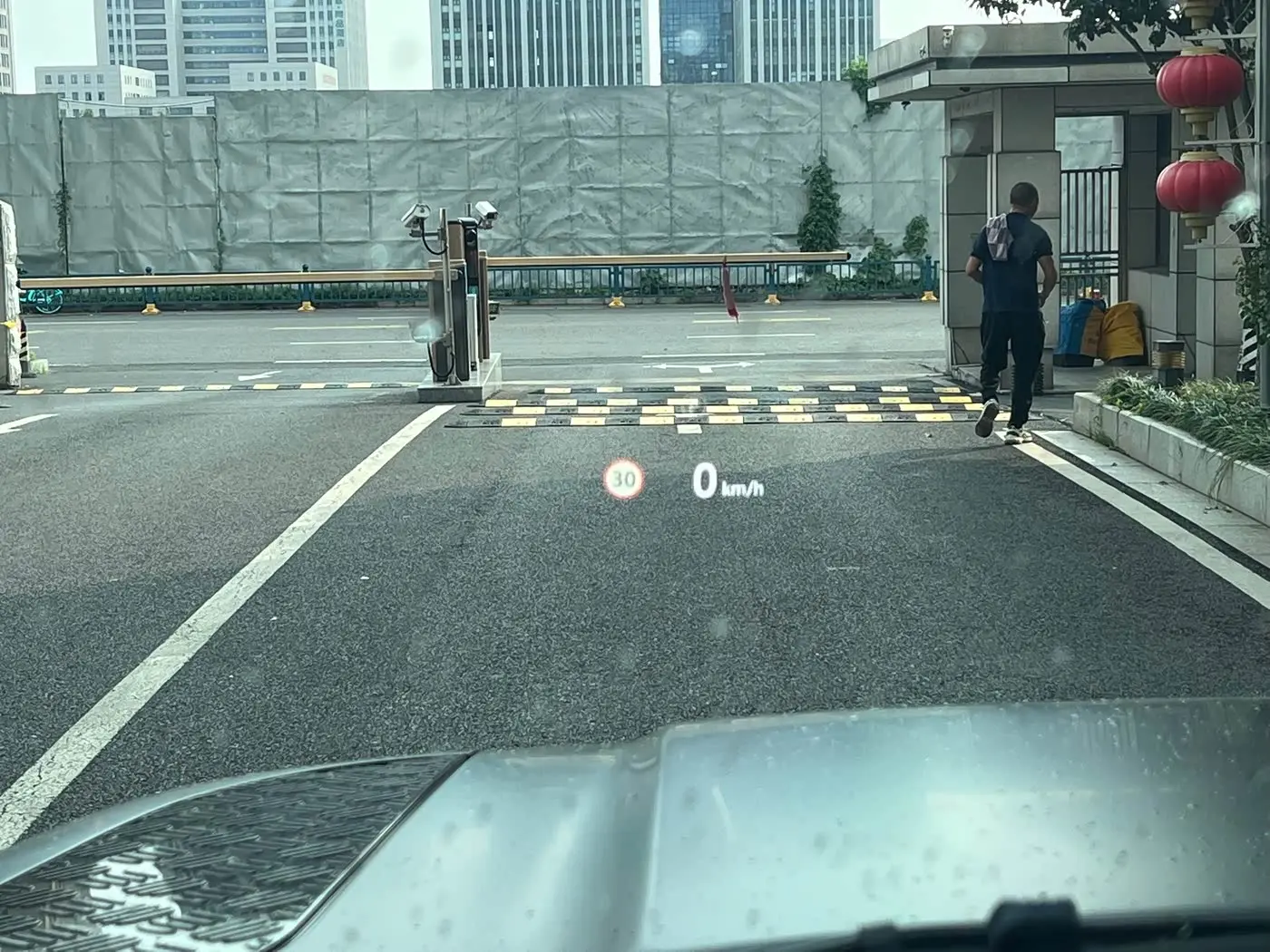 Land Rover Defender 2025 — Photo 12/17