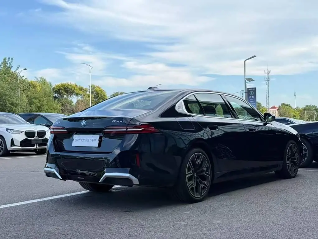 BMW 5 Series 2025 — Photo 16/19