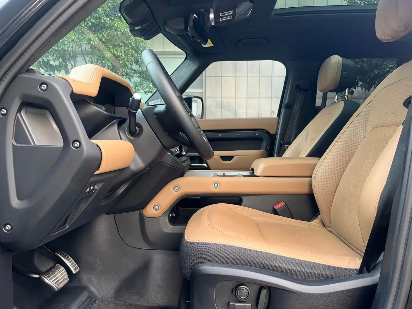 Land Rover Defender 2025 — Photo 5/17