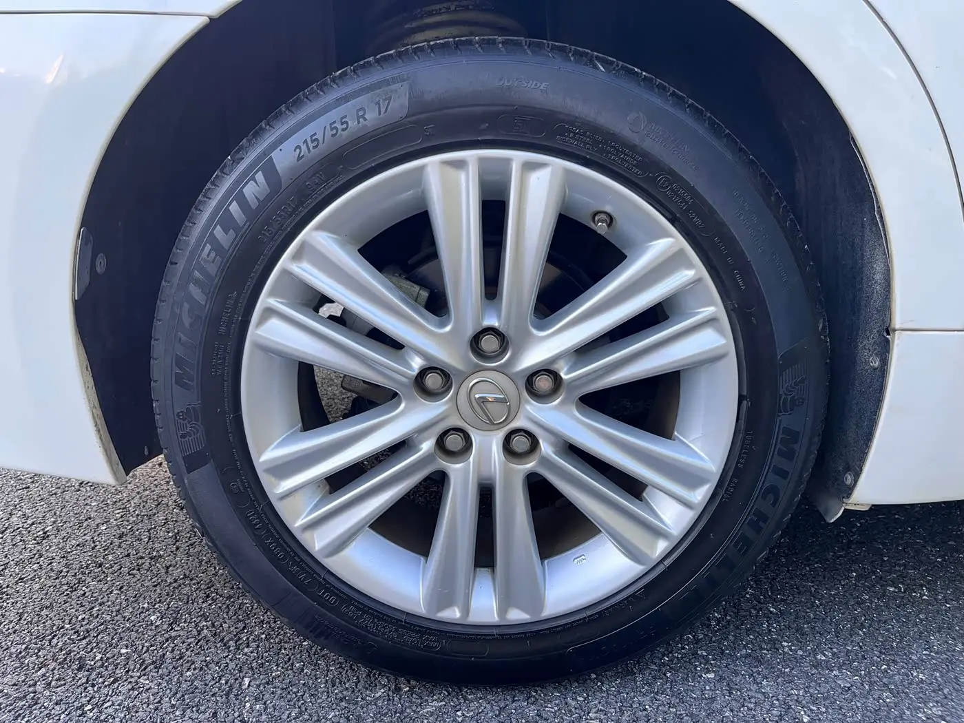 Lexus ES 2015 — Photo 18/19