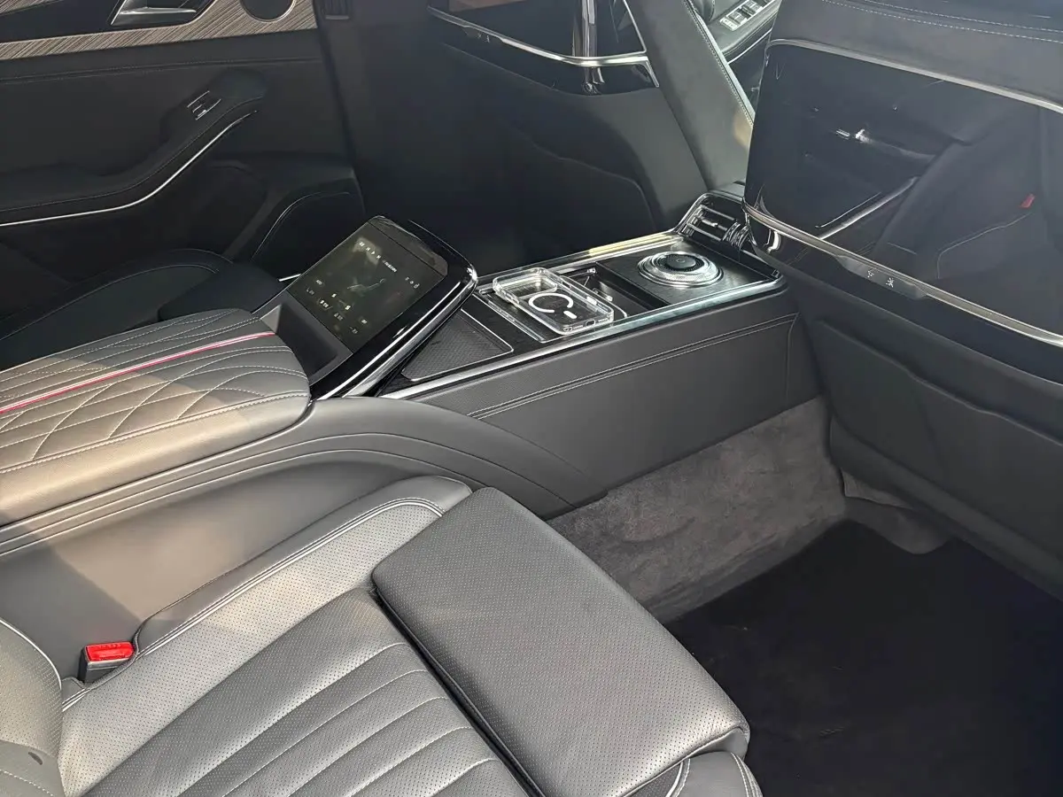 Hongqi H9 2022 — Photo 10/14