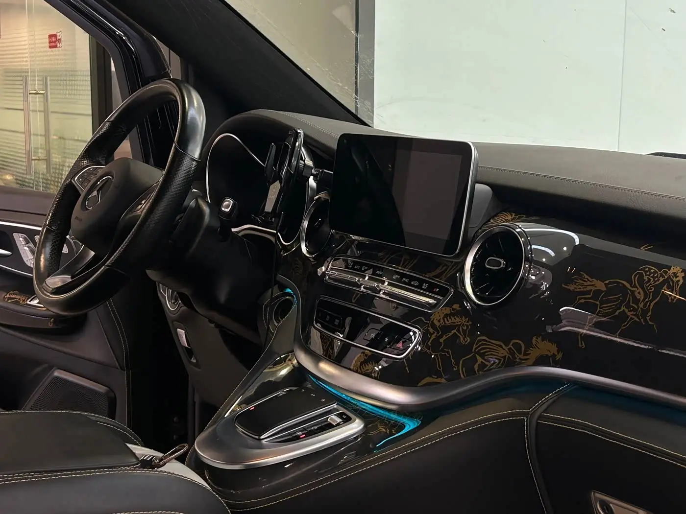 Mercedes-Benz V-Class 2021 — Фото 10/18