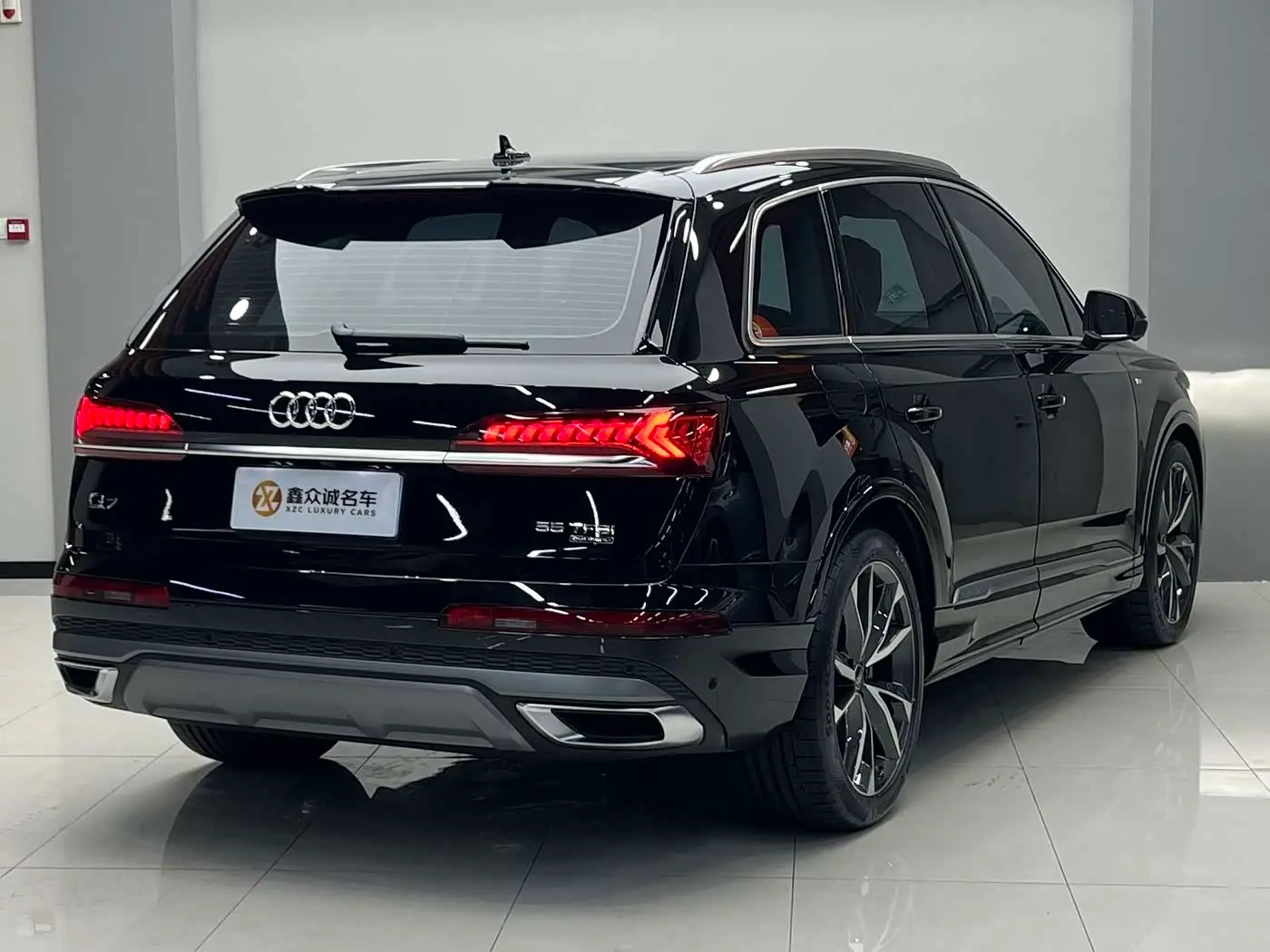 Audi Q7 2023 — Фото 18/19