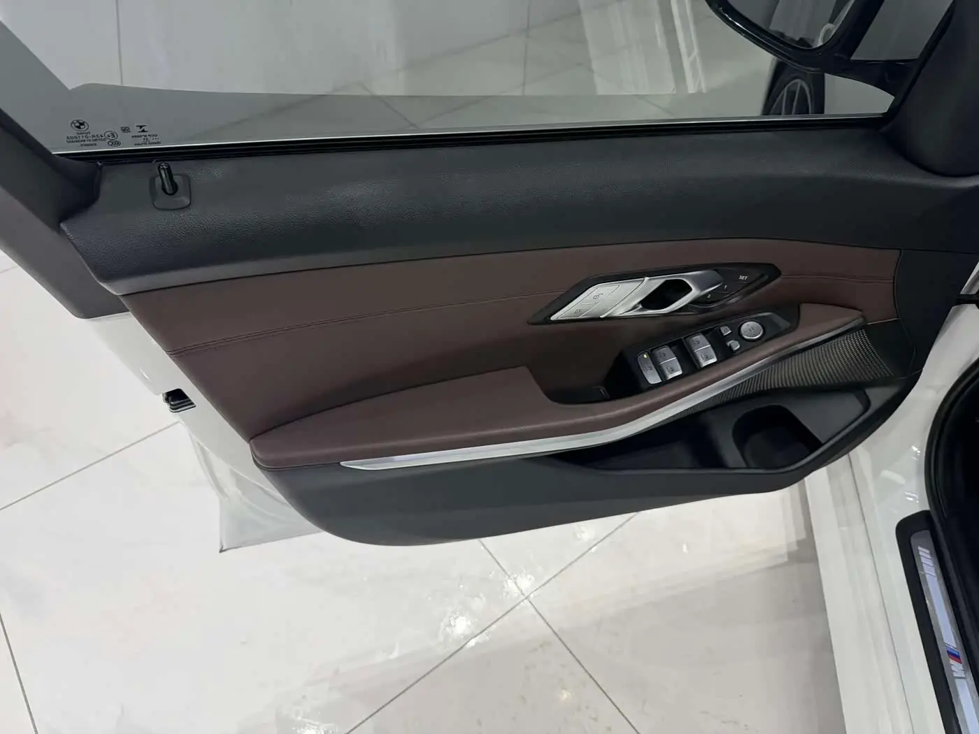 BMW 3 Series 2021 — ფოტო 8/20