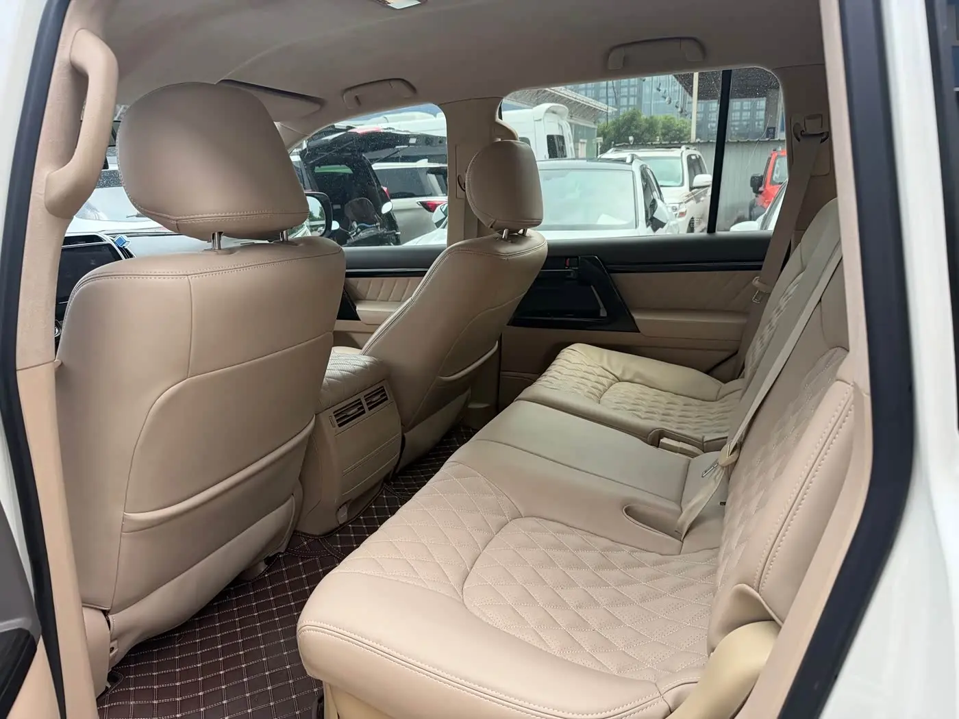 Toyota Land Cruiser 2015 — Photo 10/11
