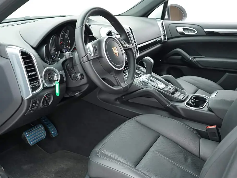 Porsche Cayenne 2013 — Photo 7/20