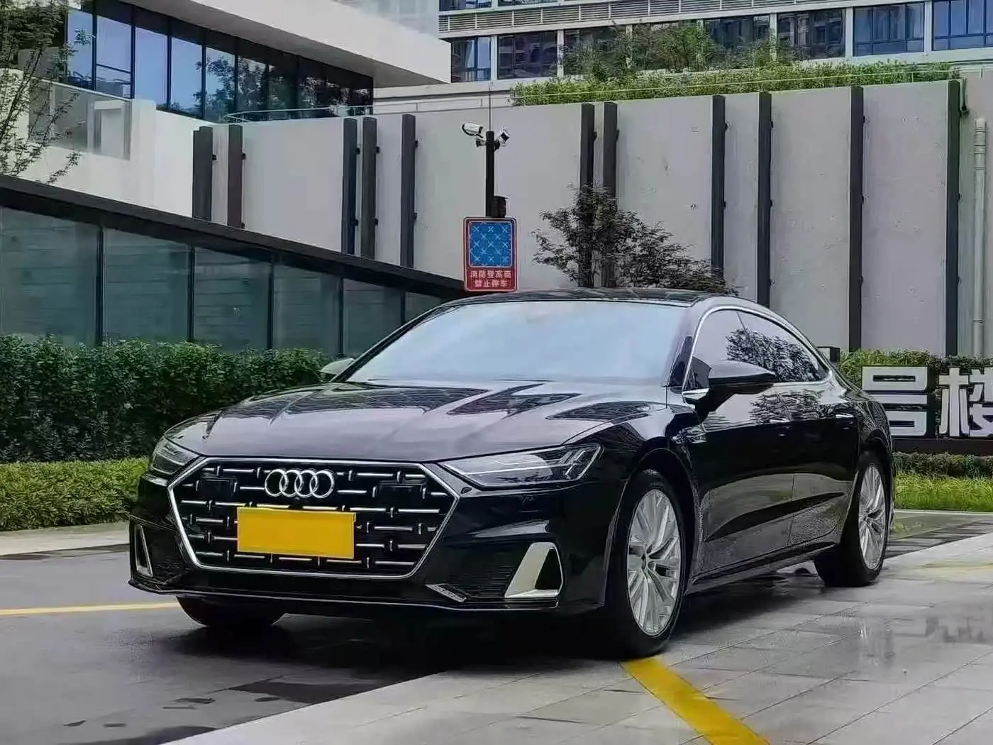 Audi A7L 2024 — Photo 1/9