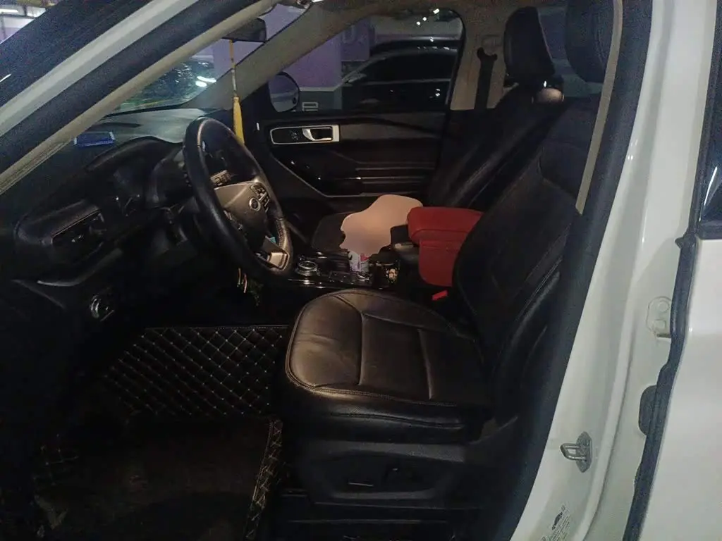Ford Explorer 2020 — Photo 16/20
