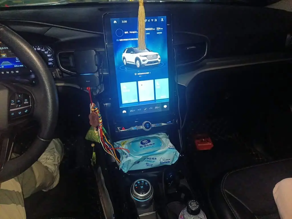 Ford Explorer 2020 — Photo 14/20