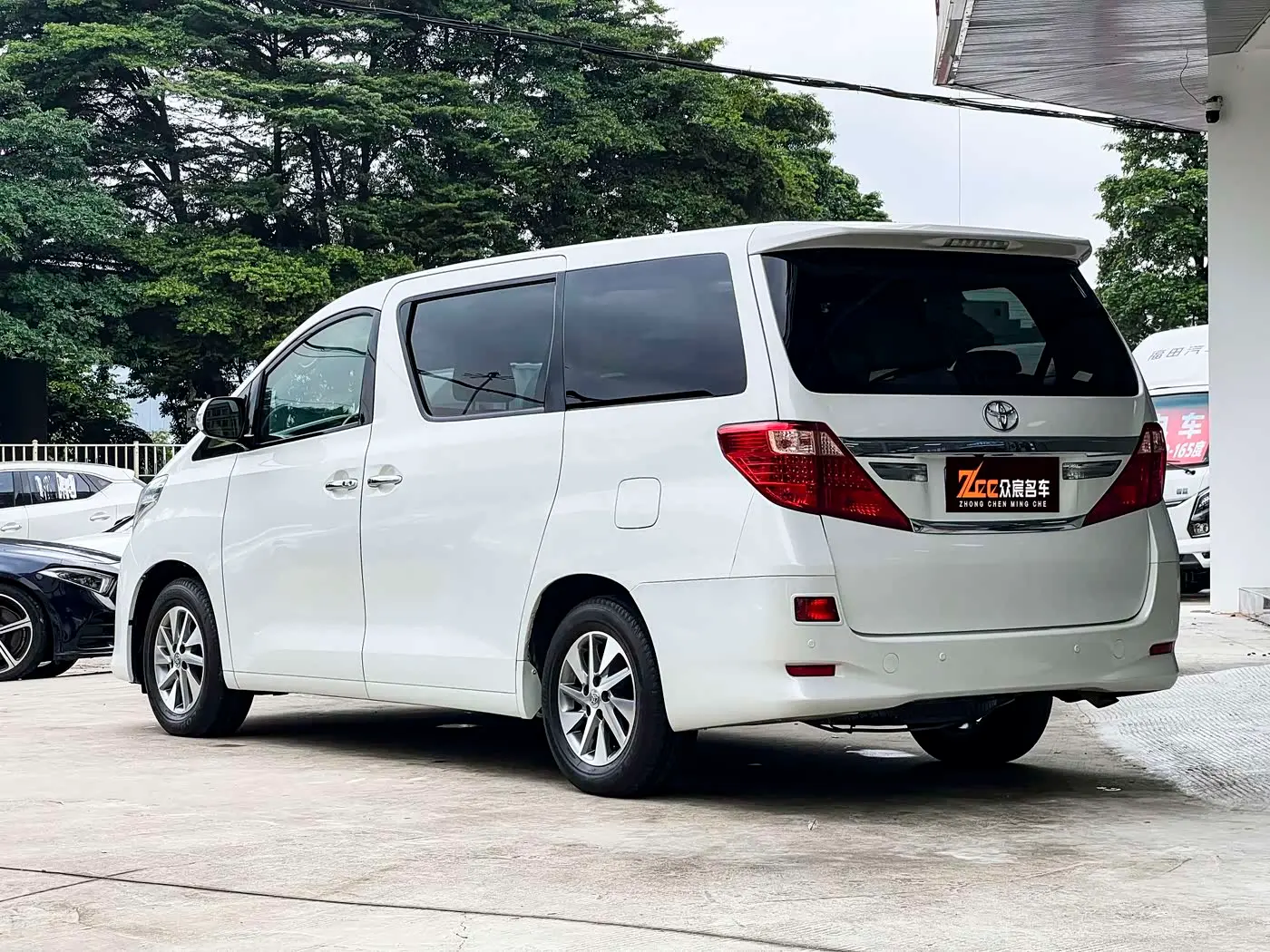 Toyota Alphard 2014 — Photo 3/13