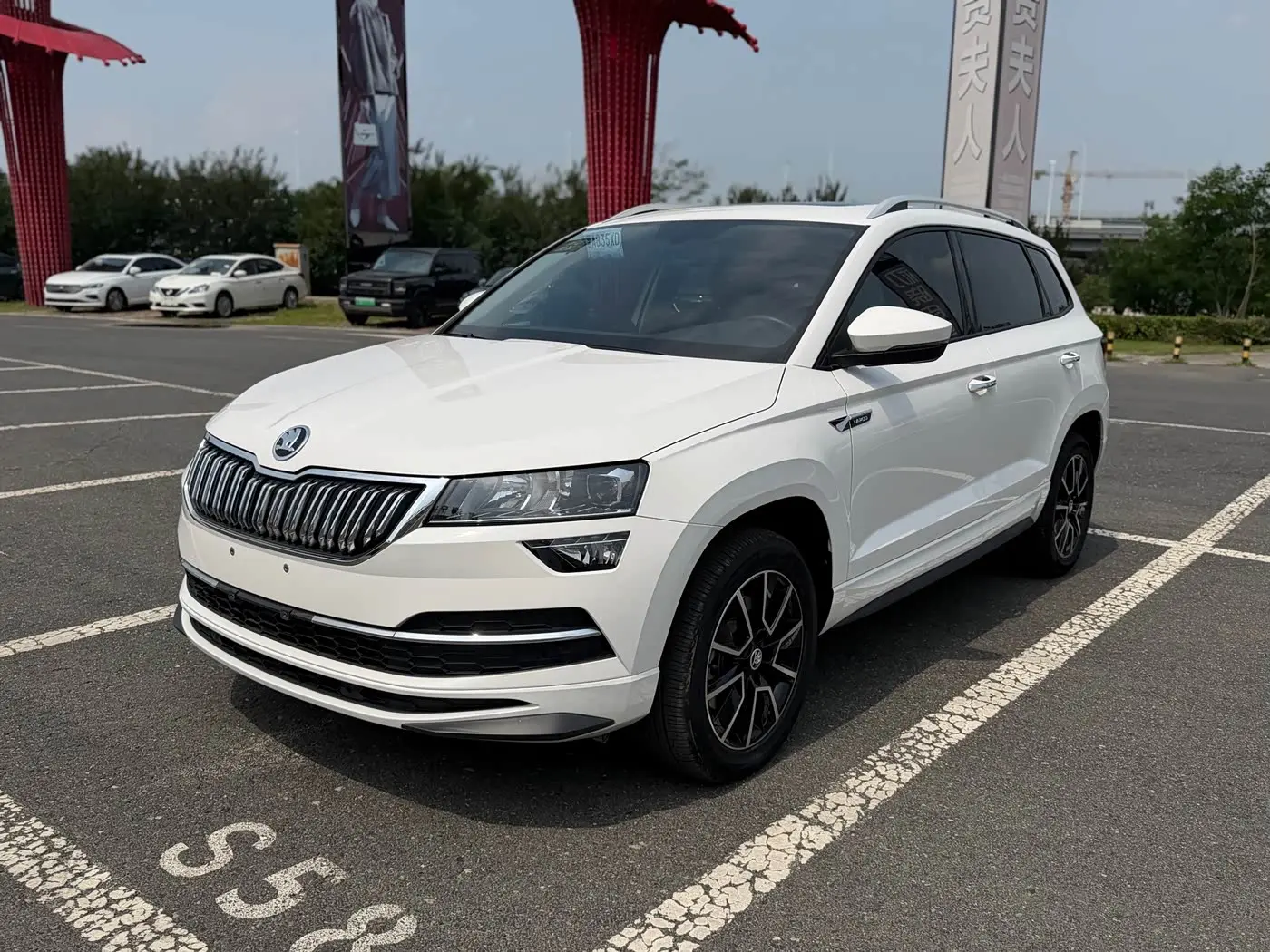 Škoda Karoq 2022 — Фото 1/20