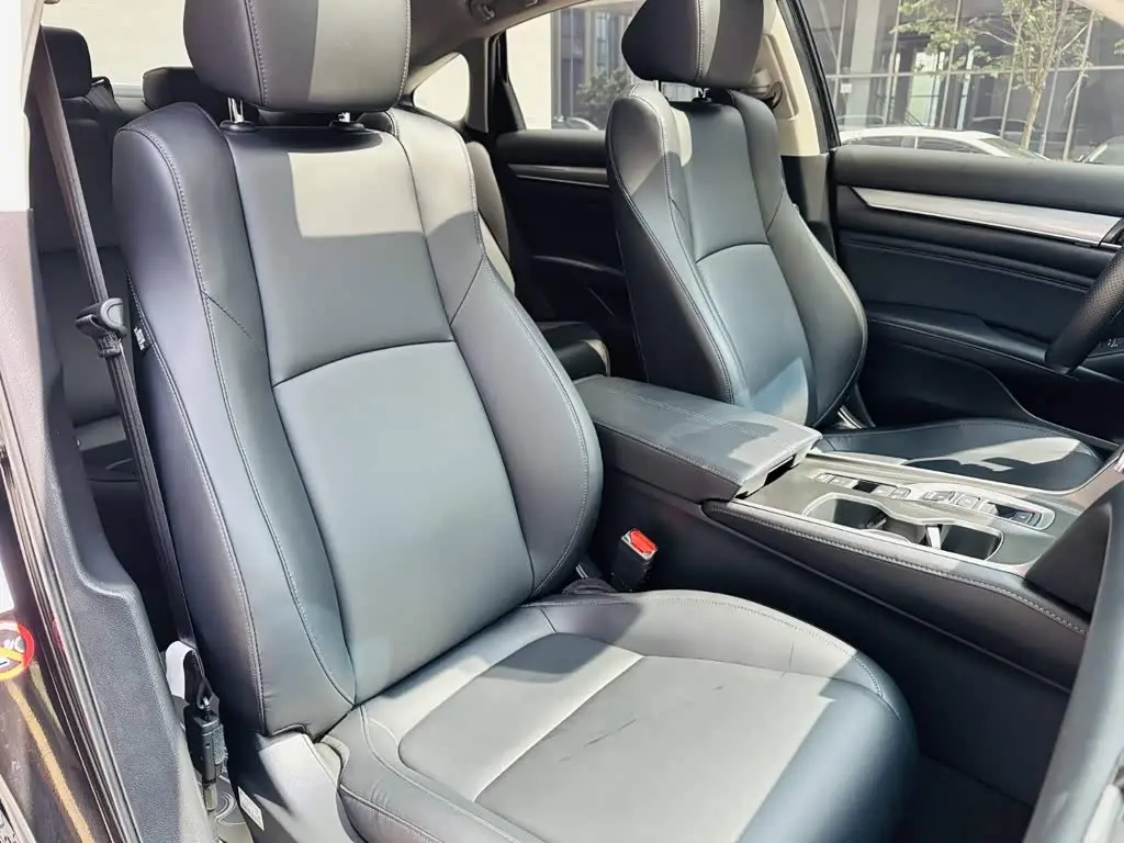 Honda Accord 2023 — Photo 6/20