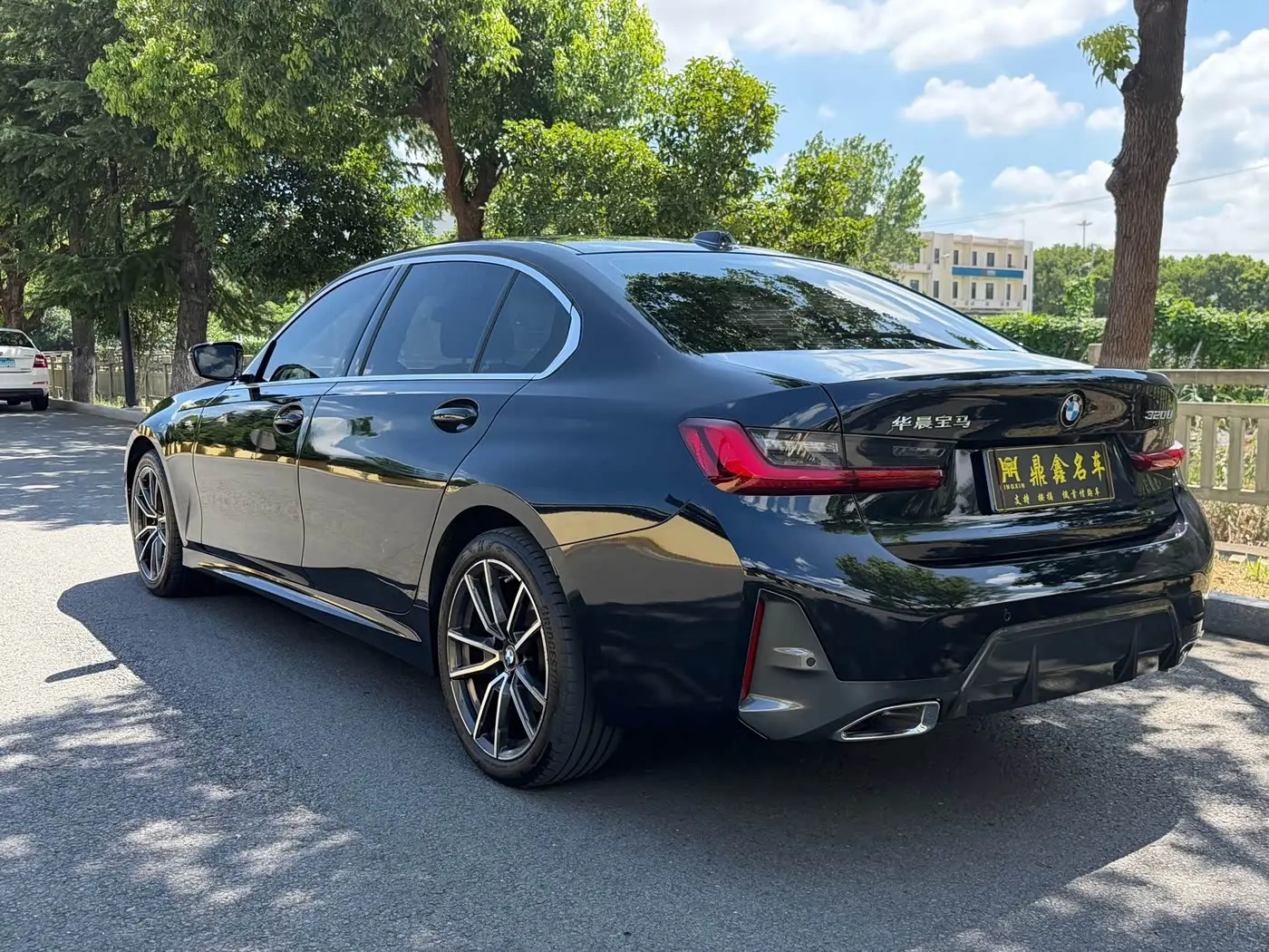 BMW 3 Series 2023 — Photo 8/20