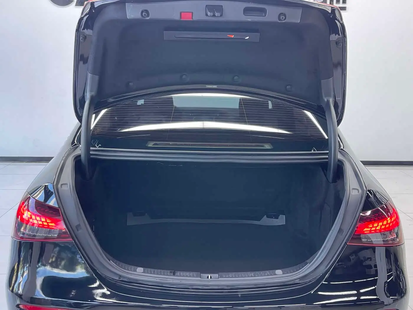 Mercedes-Benz E-Class 2023 — Photo 20/20