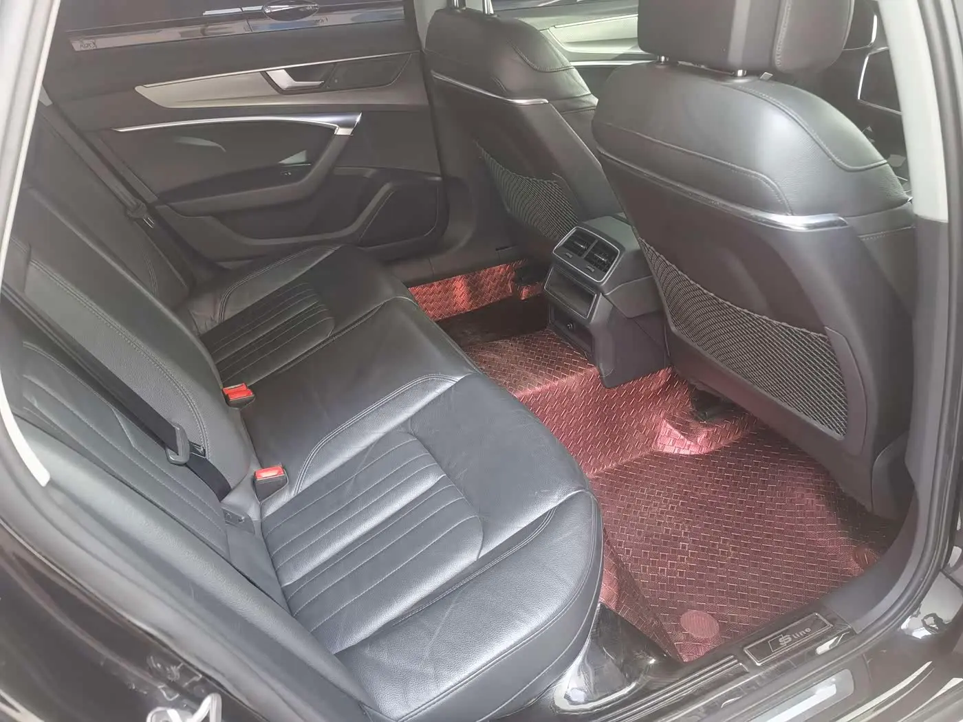 Audi A6L 2019 — Photo 13/14