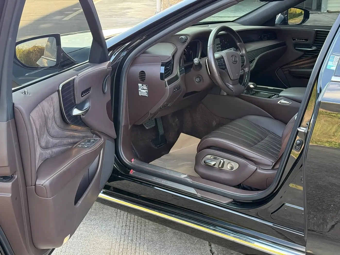 Lexus LS 2020 — ფოტო 6/20
