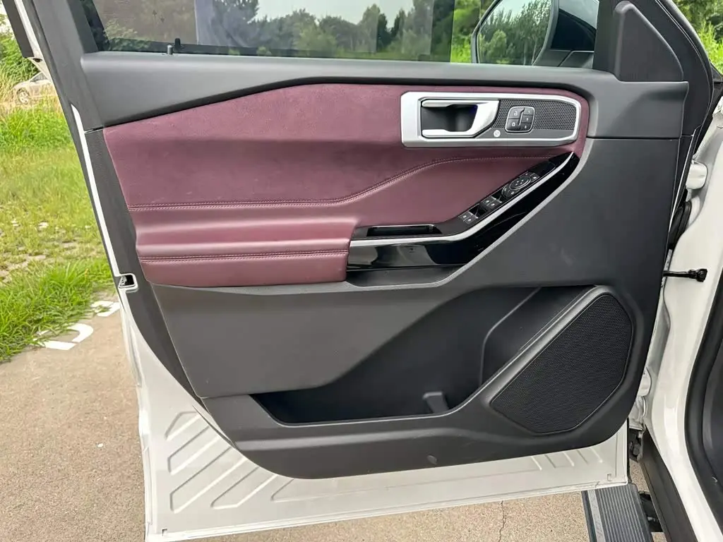 Ford Explorer 2024 — ფოტო 14/20