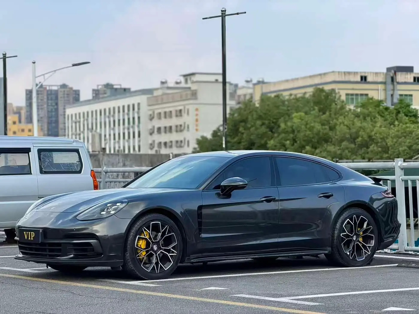 Porsche Panamera 2020 — Photo 1/10