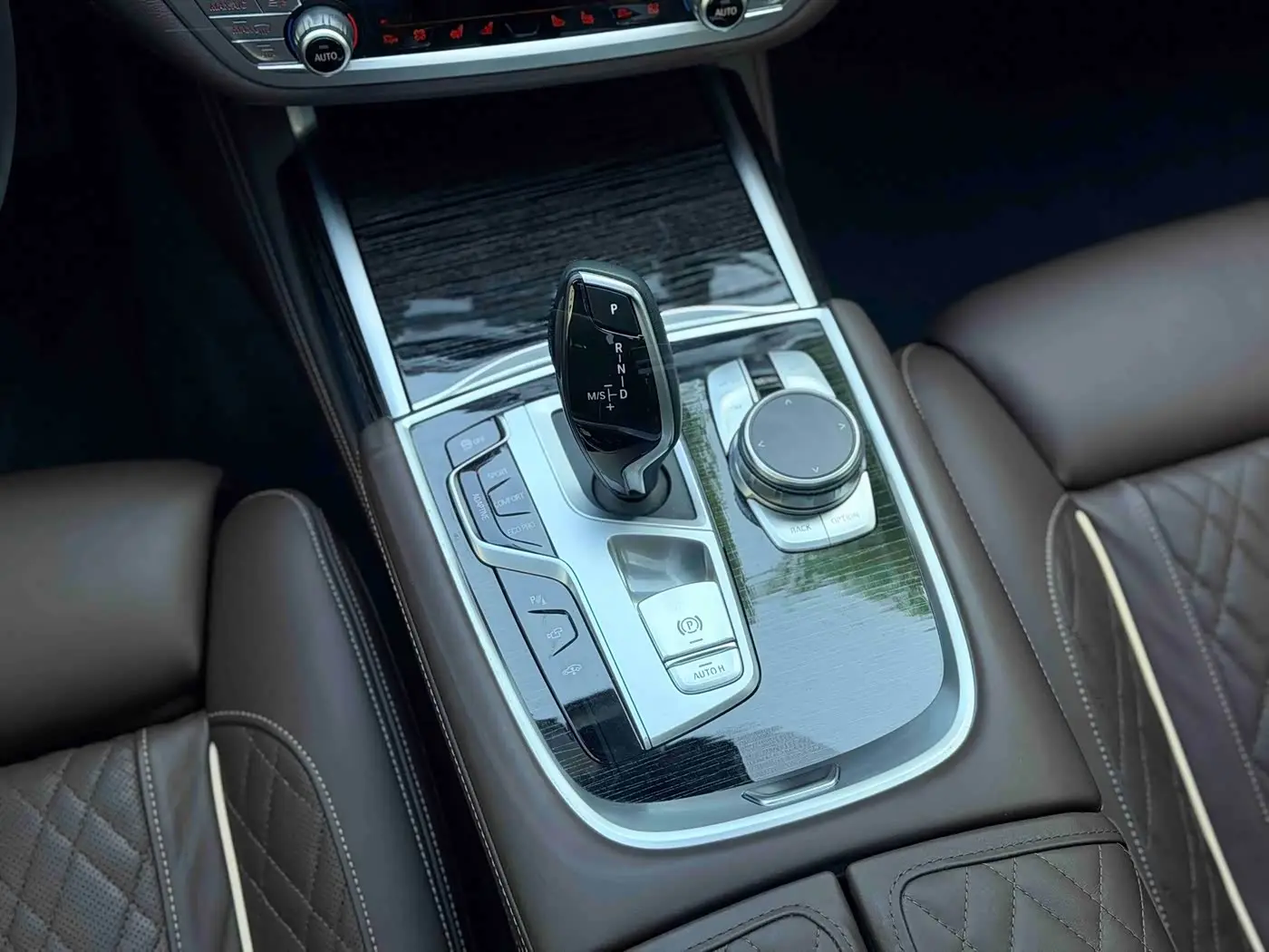 BMW 7 Series 2021 — Photo 4/15