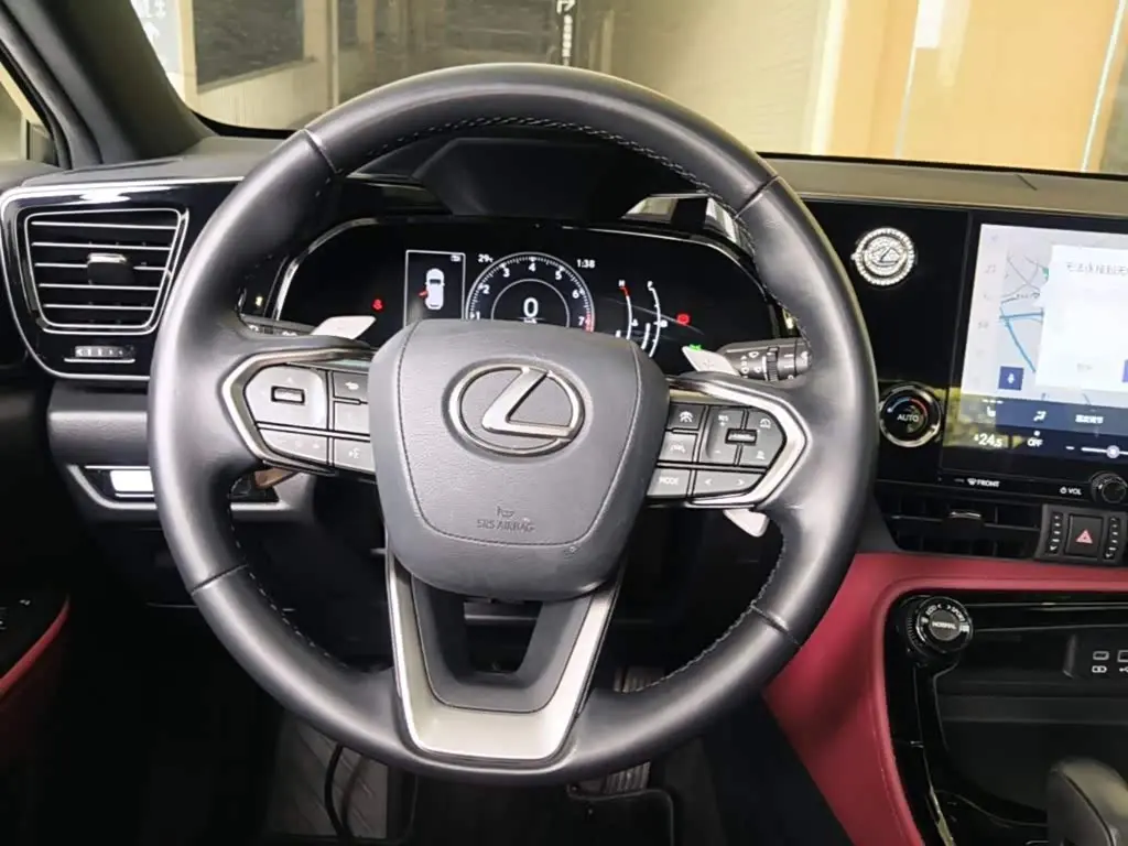 Lexus NX 2023 — Photo 11/20