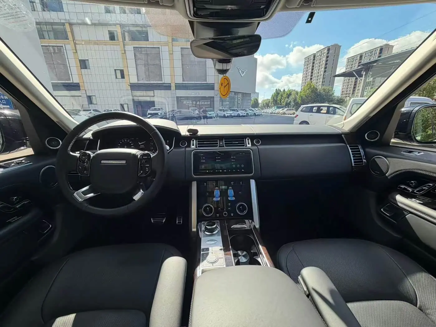 Land Rover Range Rover 2020 — Photo 11/19